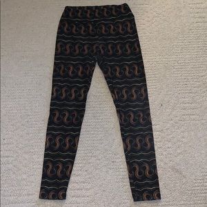 Lularoe leggings black swirl design - one size